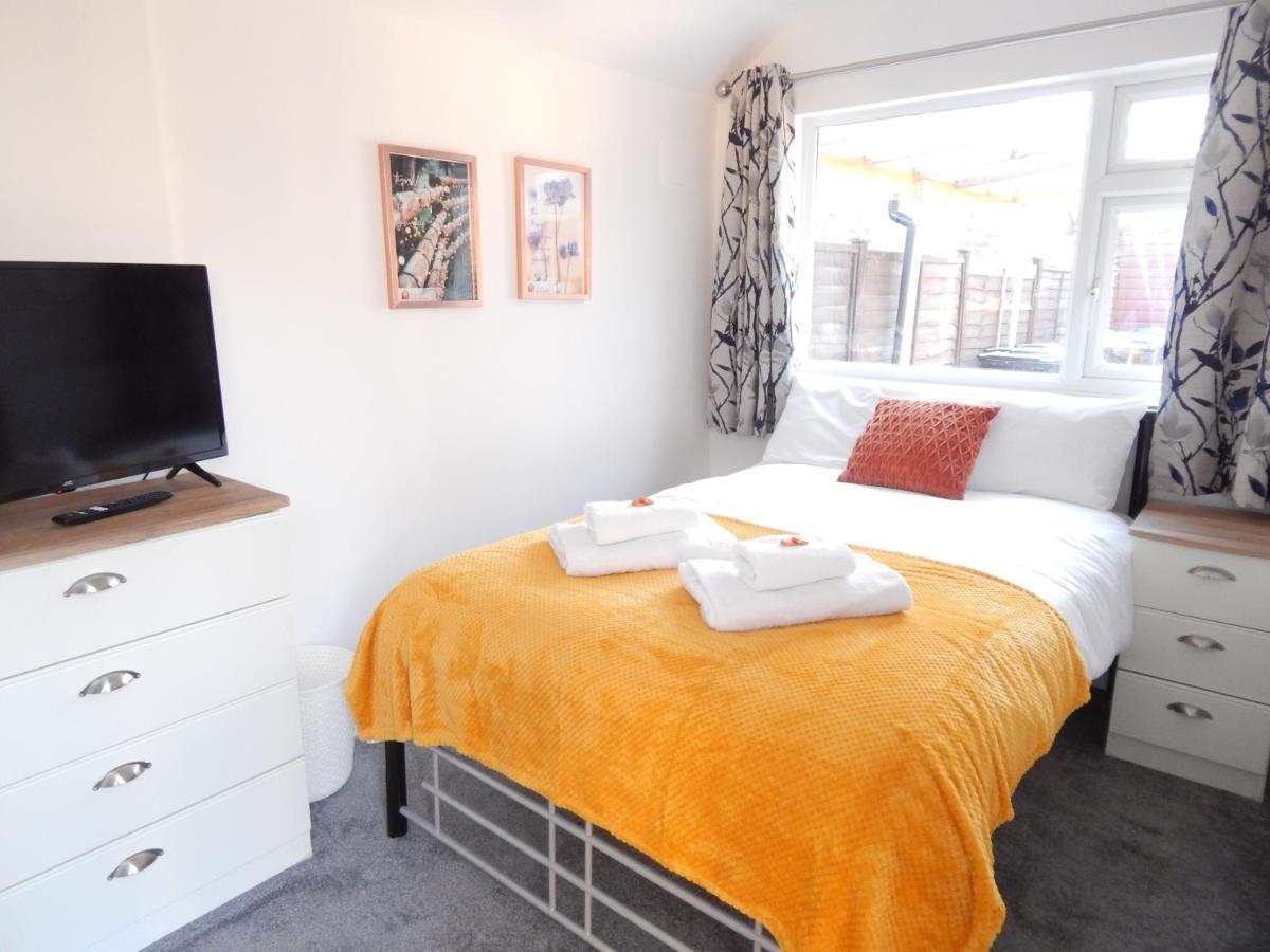 Modern, Well Located En-Suite Rooms With Parking - Orbitat Accommodations CBG Exterior foto