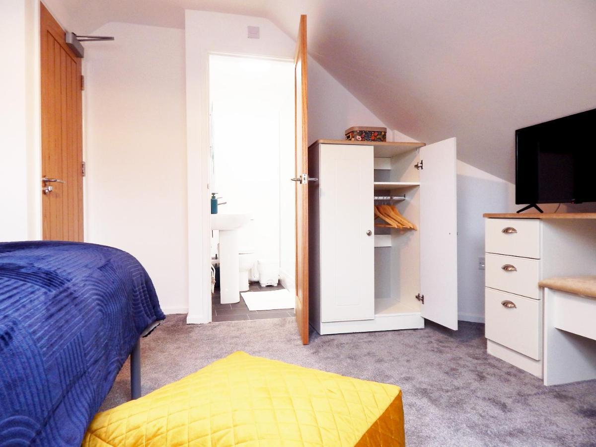 Modern, Well Located En-Suite Rooms With Parking - Orbitat Accommodations CBG Exterior foto